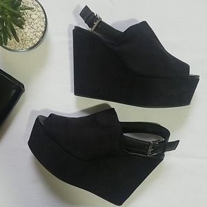 Open-toe wedge heels